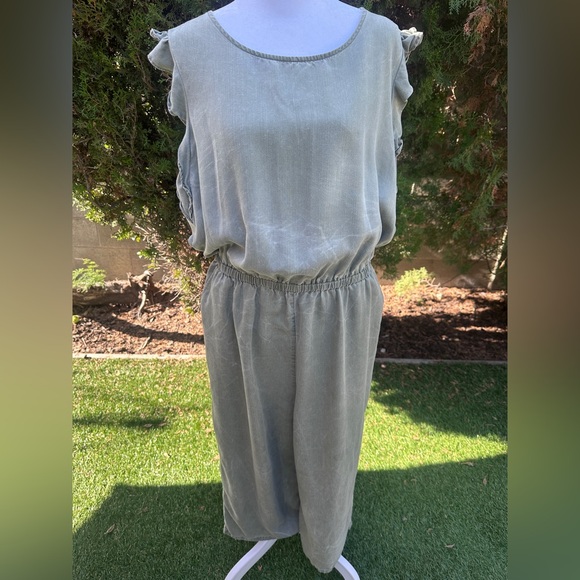 Women’s Old Navy Olive Through Sleeveless Flutter Sleeve Jumpsuit size L - Picture 2 of 13